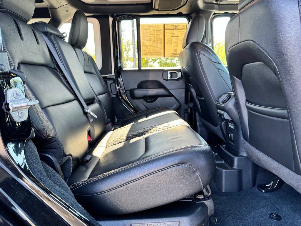 Used 2022 Jeep Wrangler Unlimited Sahara AWD/4WD image 15