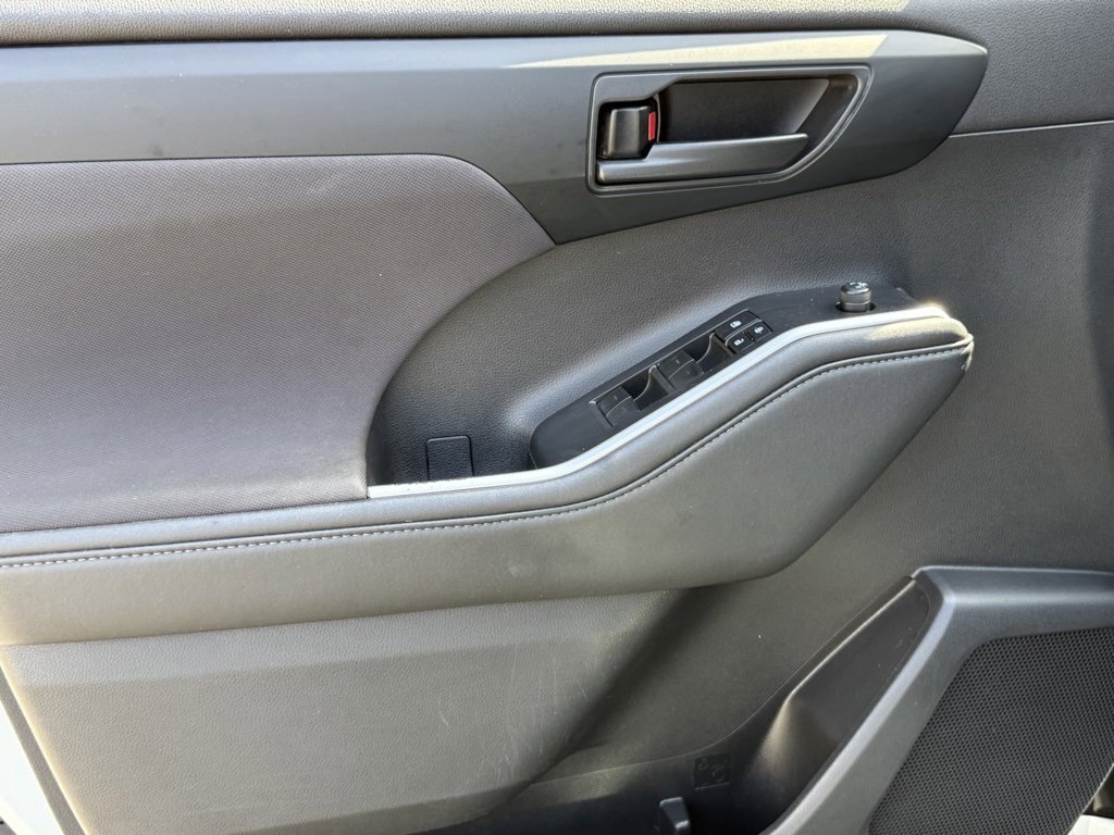 Certified 2022 Toyota Highlander LE image 17