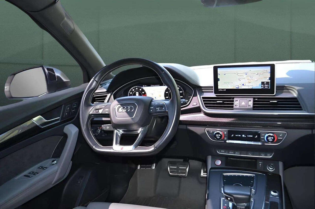 Used 2018 Audi SQ5 Premium Plus w/ Navigation Package image 25