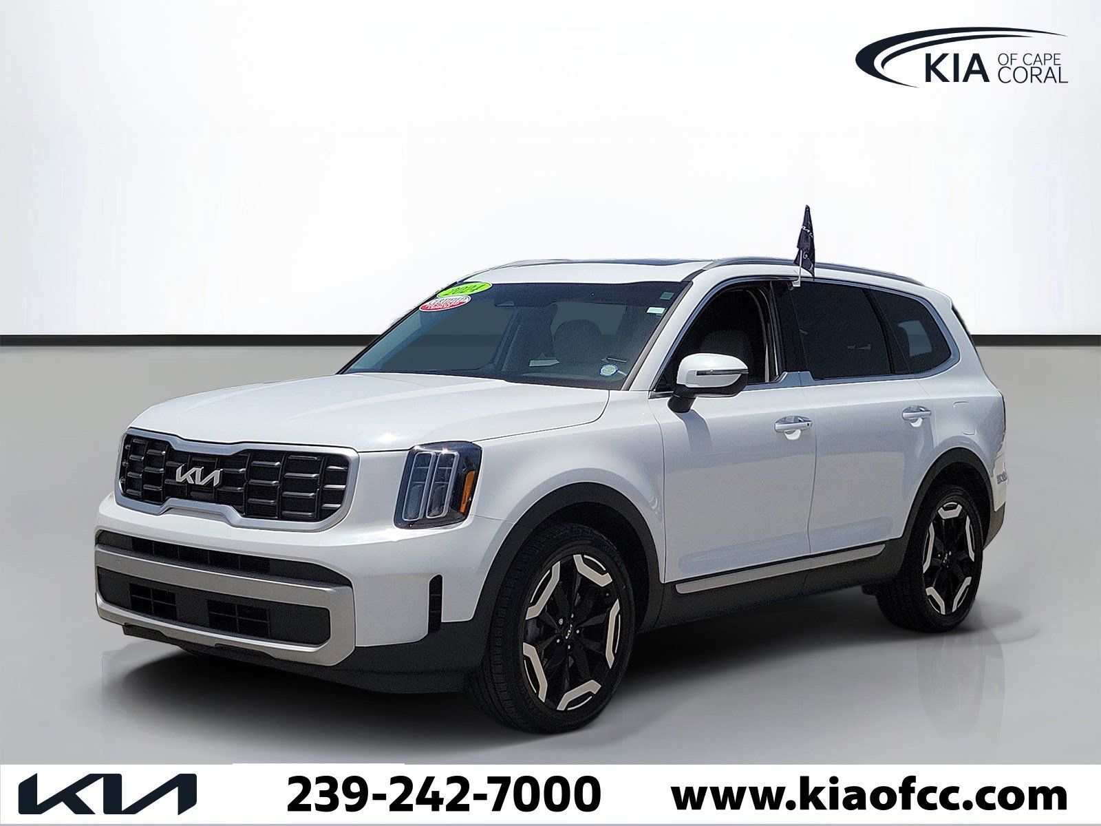 Certified 2024 Kia Telluride S w/ S Sunroof Package AWD/4WD image 3