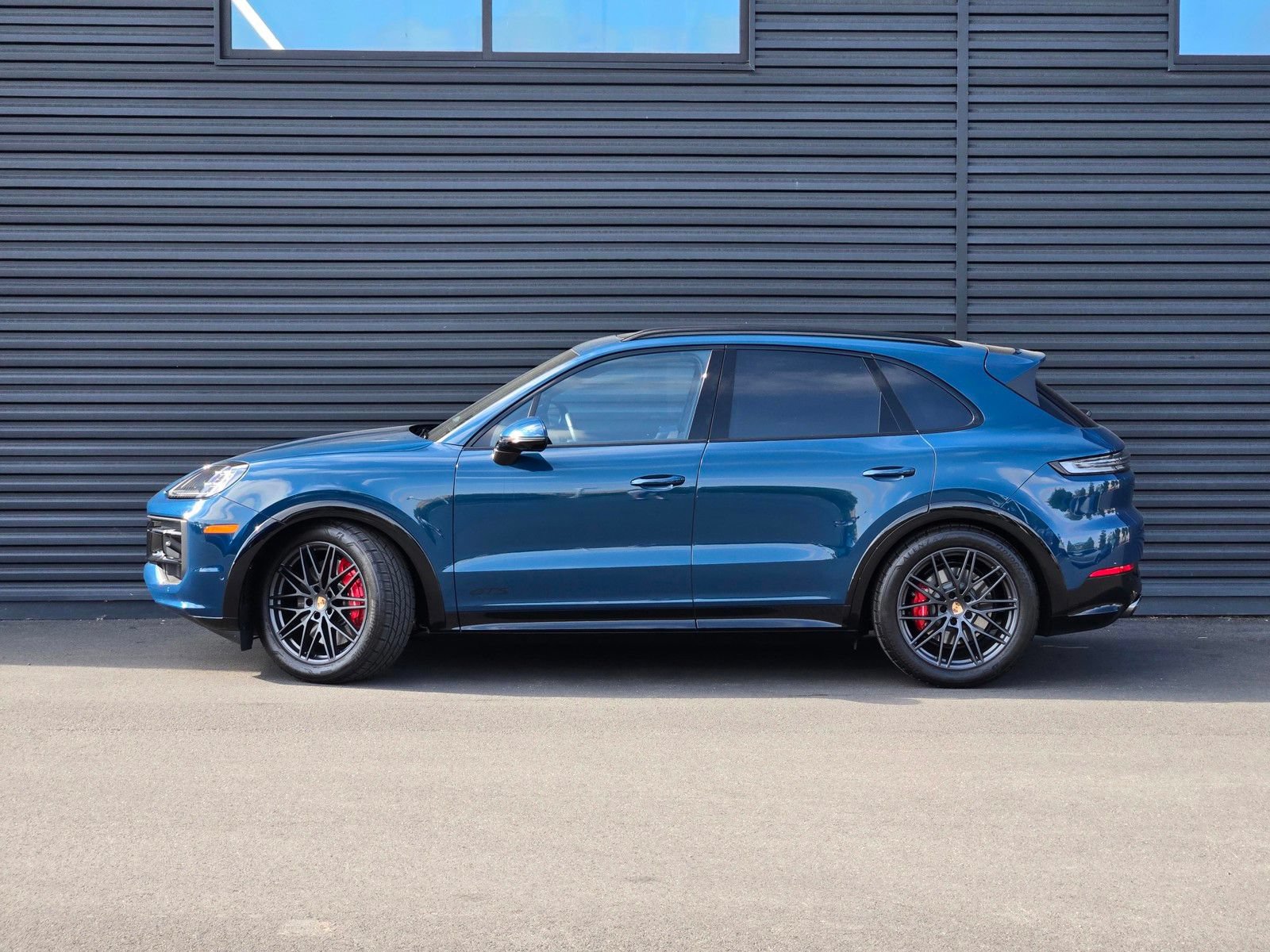 Certified 2026 Porsche Cayenne GTS AWD/4WD image 2