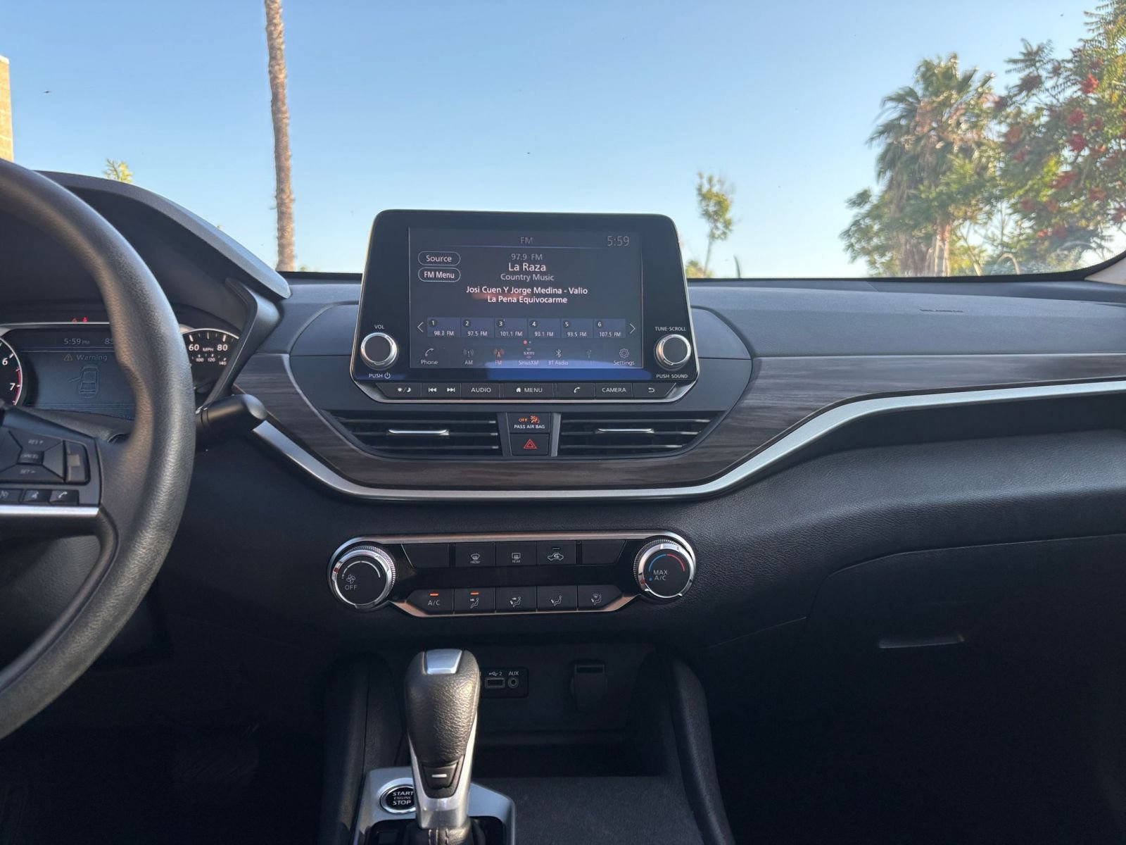 Used 2025 Nissan Altima 2.5 SV FWD image 19