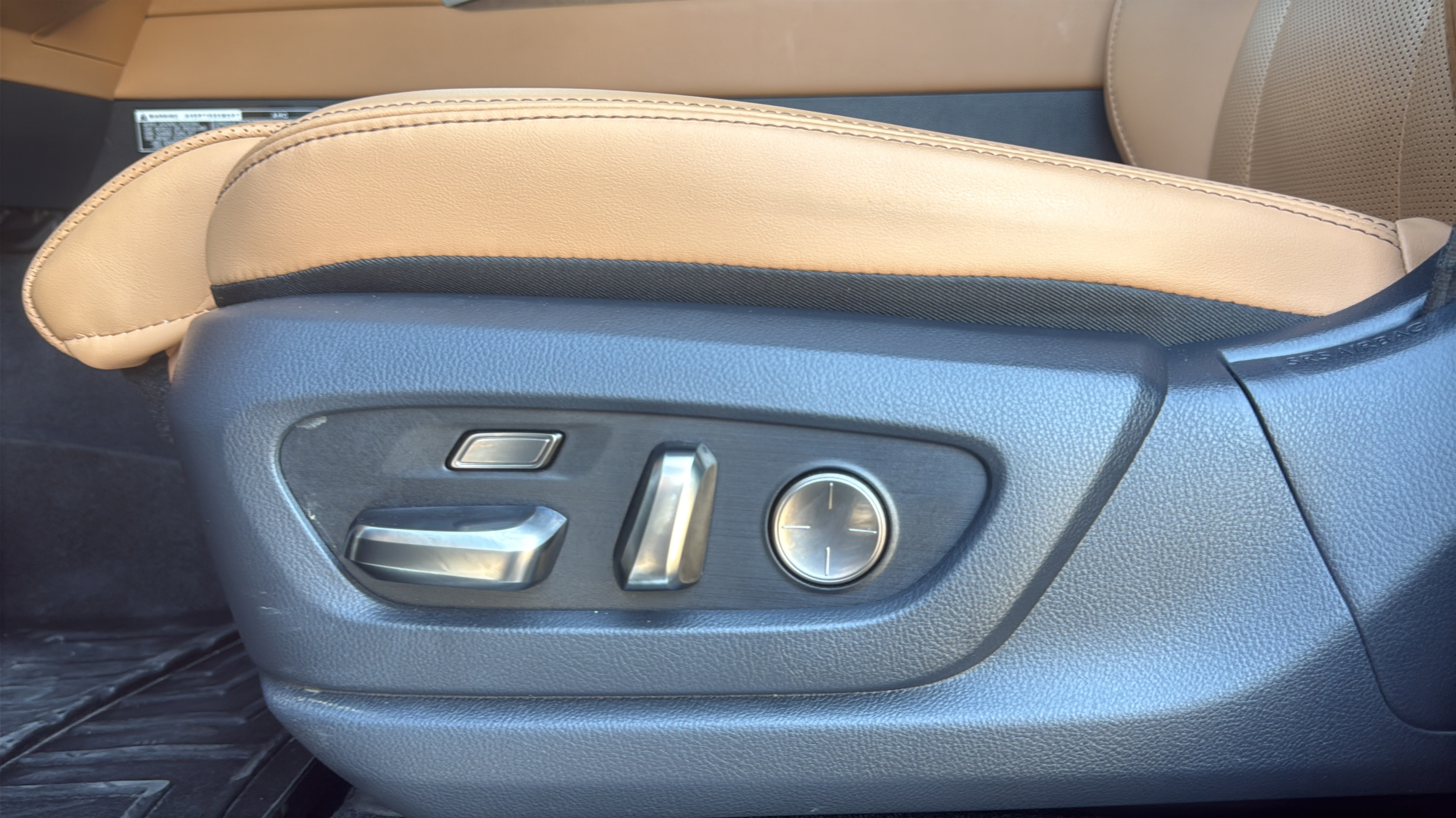 Used 2024 Lexus LX 600 4WD w/ Luxury Package image 11