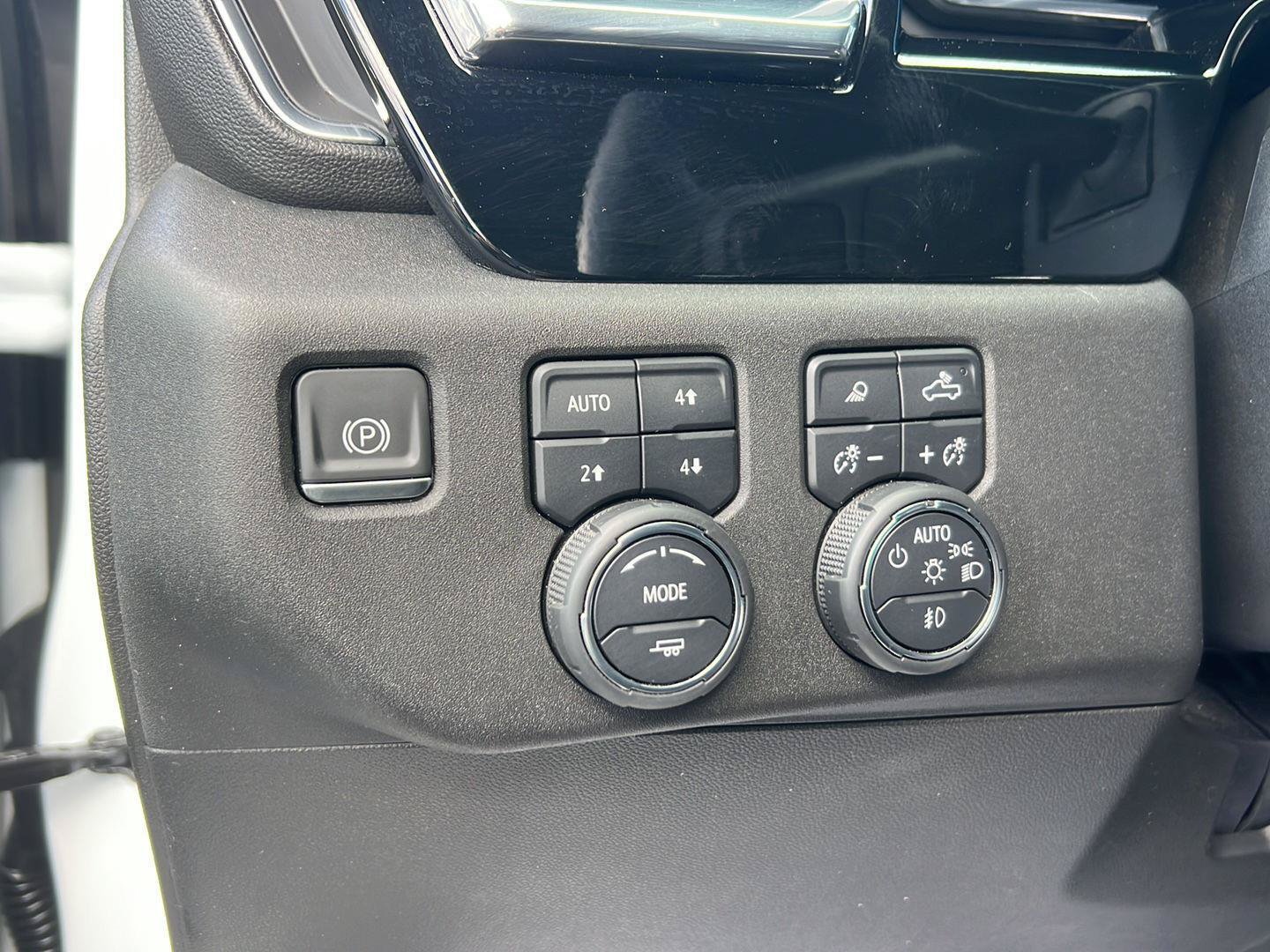 Used 2024 Chevrolet Silverado 2500 LTZ w/ LTZ Plus Package AWD/4WD image 19