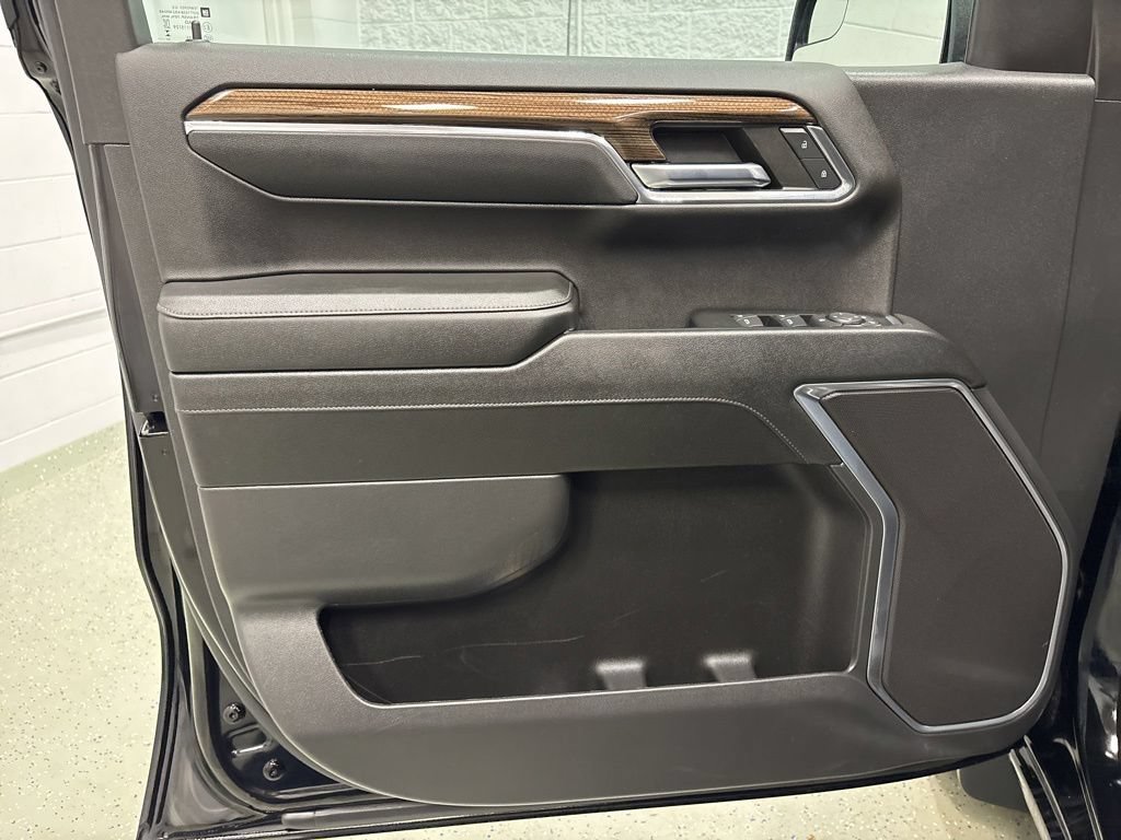 Used 2024 Chevrolet Silverado 1500 RST AWD/4WD image 18