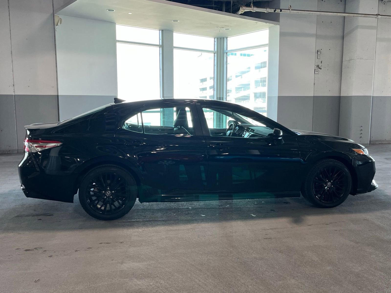 Used 2019 Toyota Camry SE FWD image 11