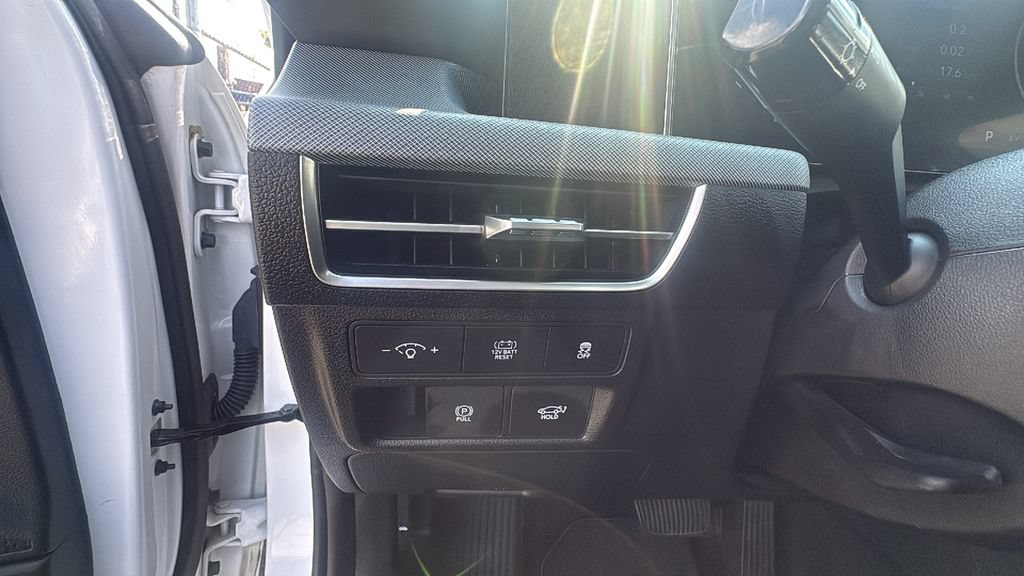 Used 2025 Hyundai Sonata Limited FWD image 14