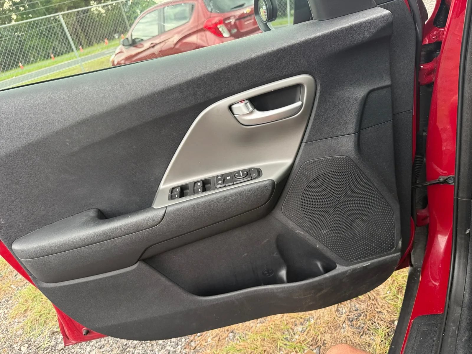 Used 2017 Kia Niro LX FWD image 17