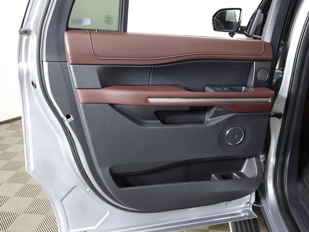 Used 2023 Ford Expedition Max Limited image 31