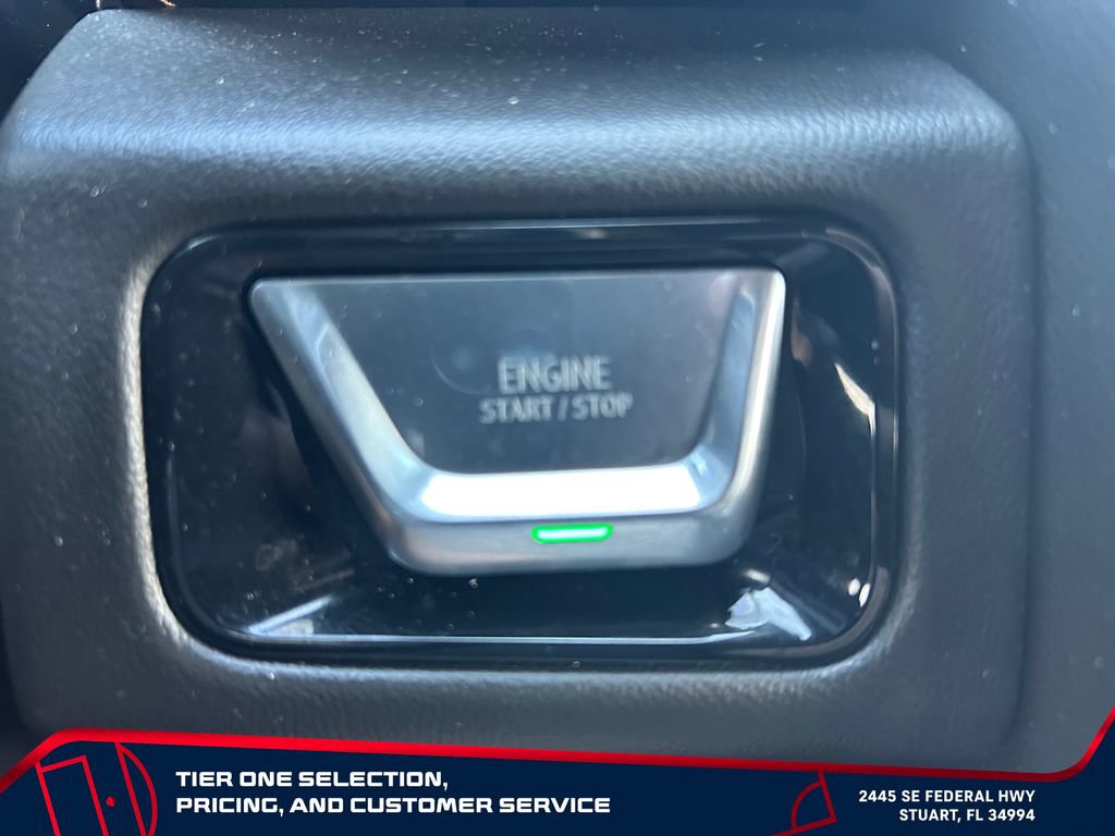 Used 2025 GMC Yukon AT4 AWD/4WD image 22