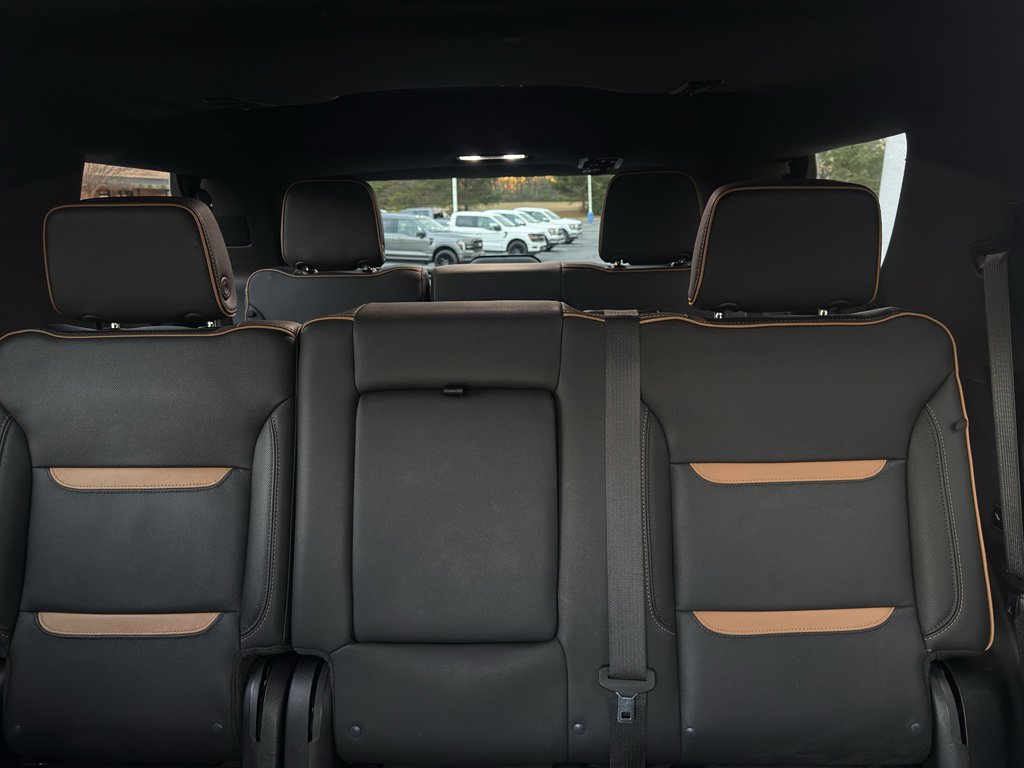 Used 2024 GMC Yukon AT4 w/ Technology Package AWD/4WD image 11