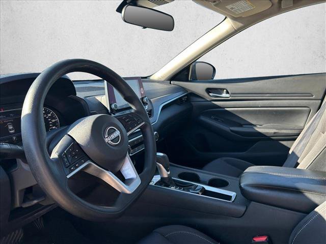 Used 2025 Nissan Altima 2.5 SV FWD image 9