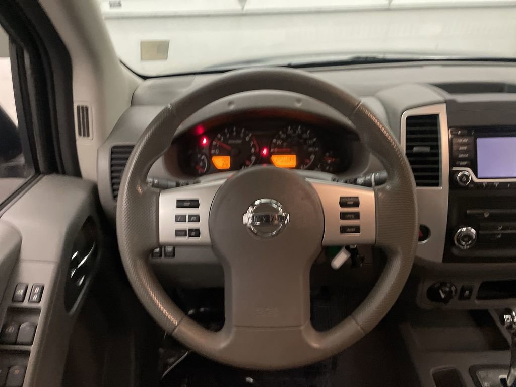 Used 2018 Nissan Frontier SV image 5