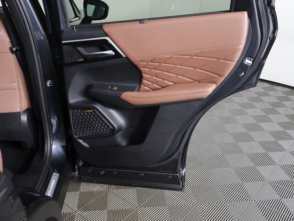 New 2025 Mitsubishi Outlander SEL image 33