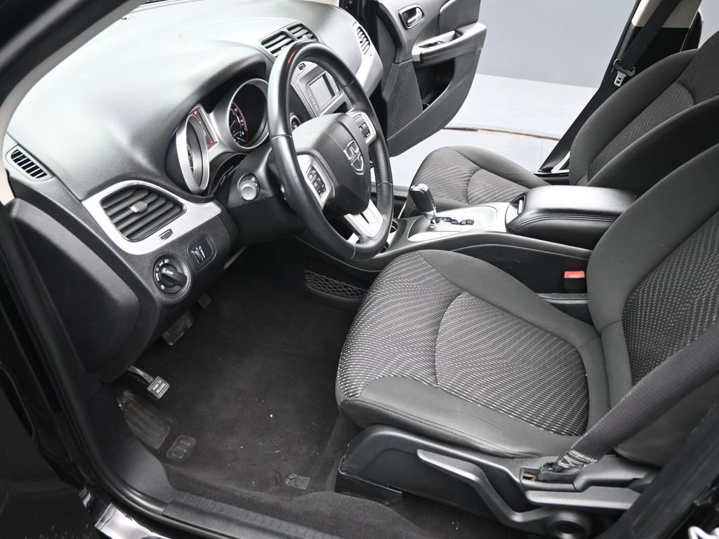 Used 2017 Dodge Journey SE w/ Flexible Seating Group image 9