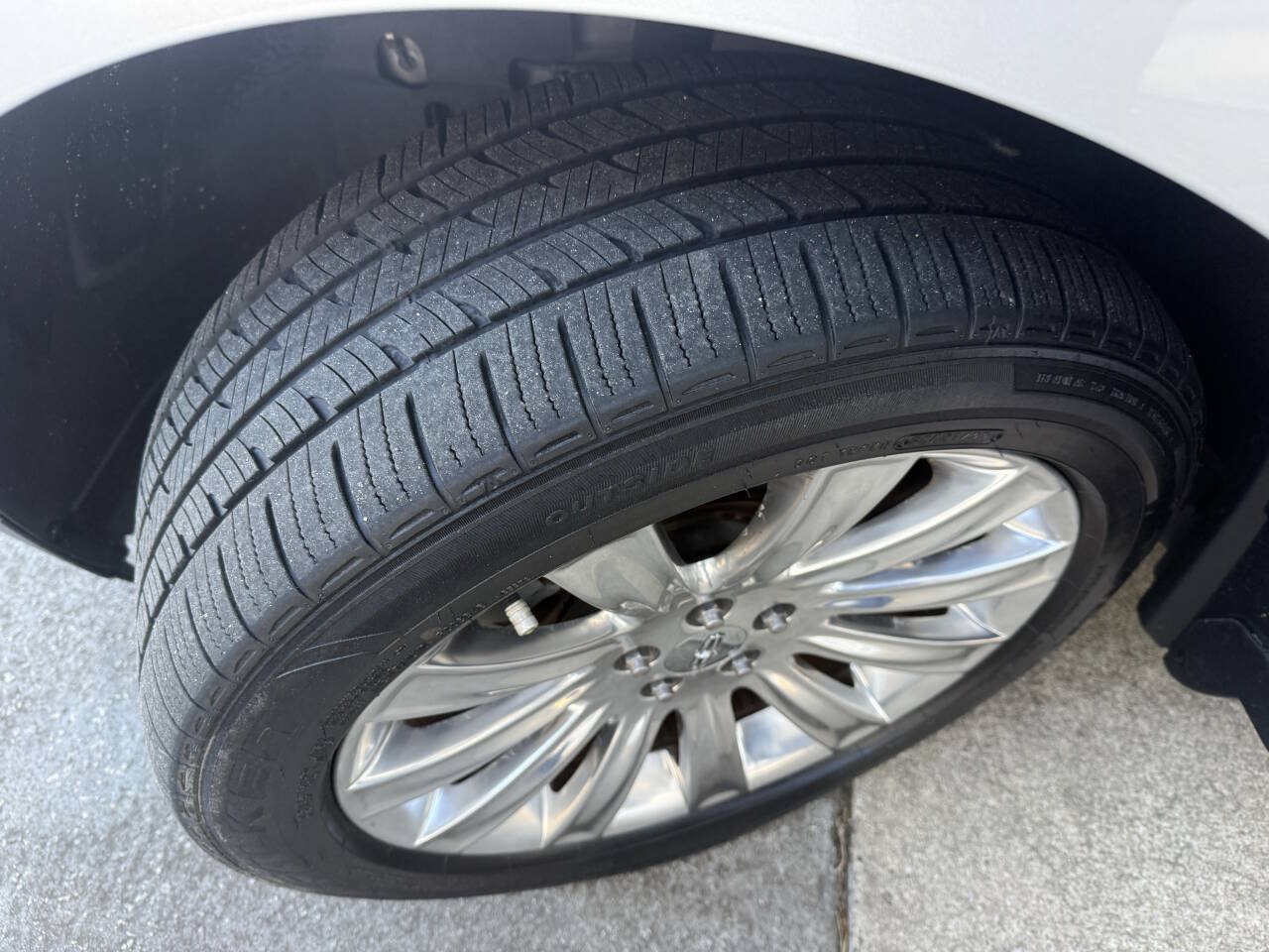Used 2013 Lincoln MKX FWD image 16