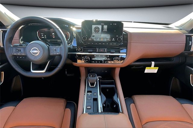 New 2025 Nissan Pathfinder Platinum image 5