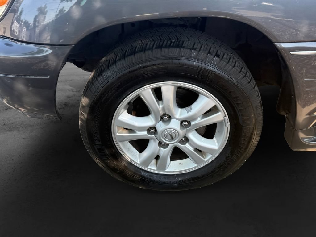Used 2004 Lexus LX 470 4WD w/ Preferred Accessory Pkg image 12
