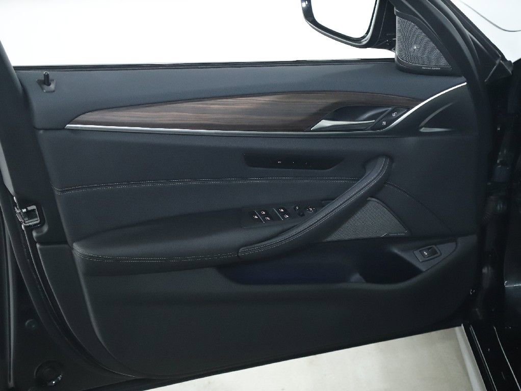 Certified 2022 BMW 540i xDrive w/ M Sport Package image 16