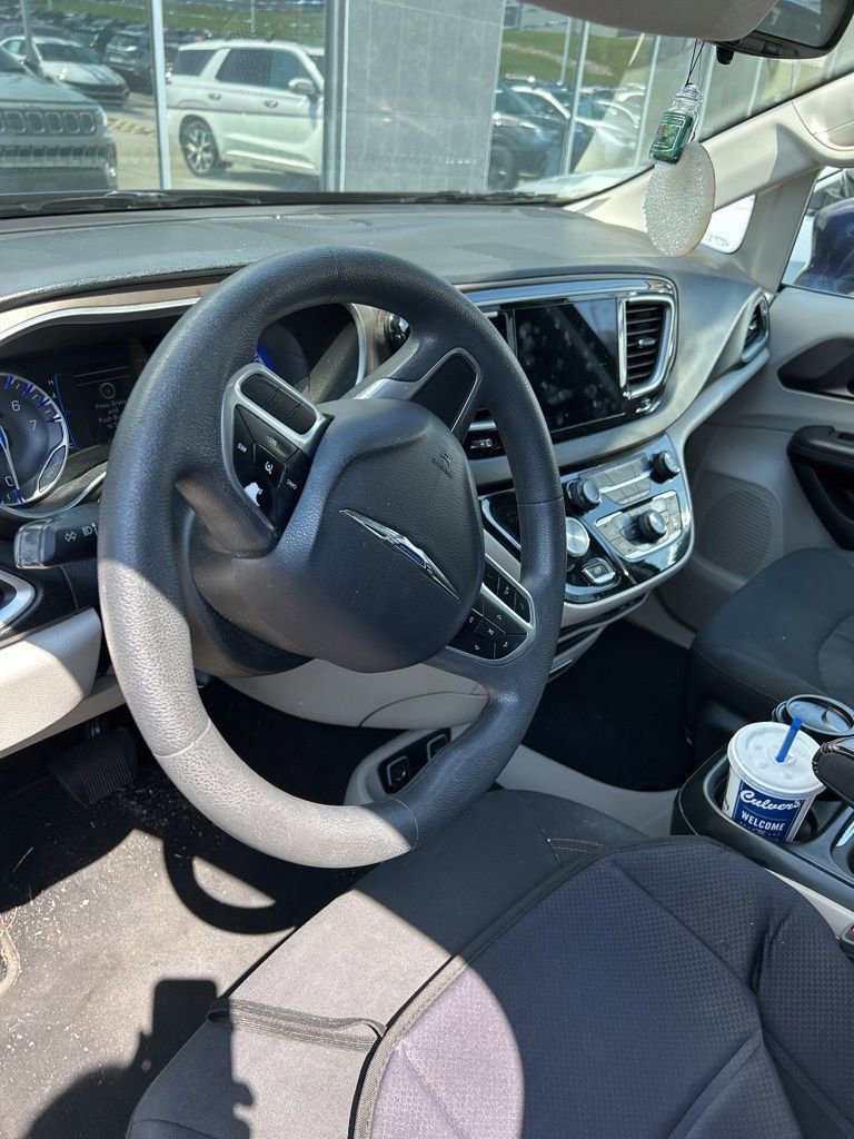 Used 2018 Chrysler Pacifica Touring Plus w/ Tire & Wheel Group image 6