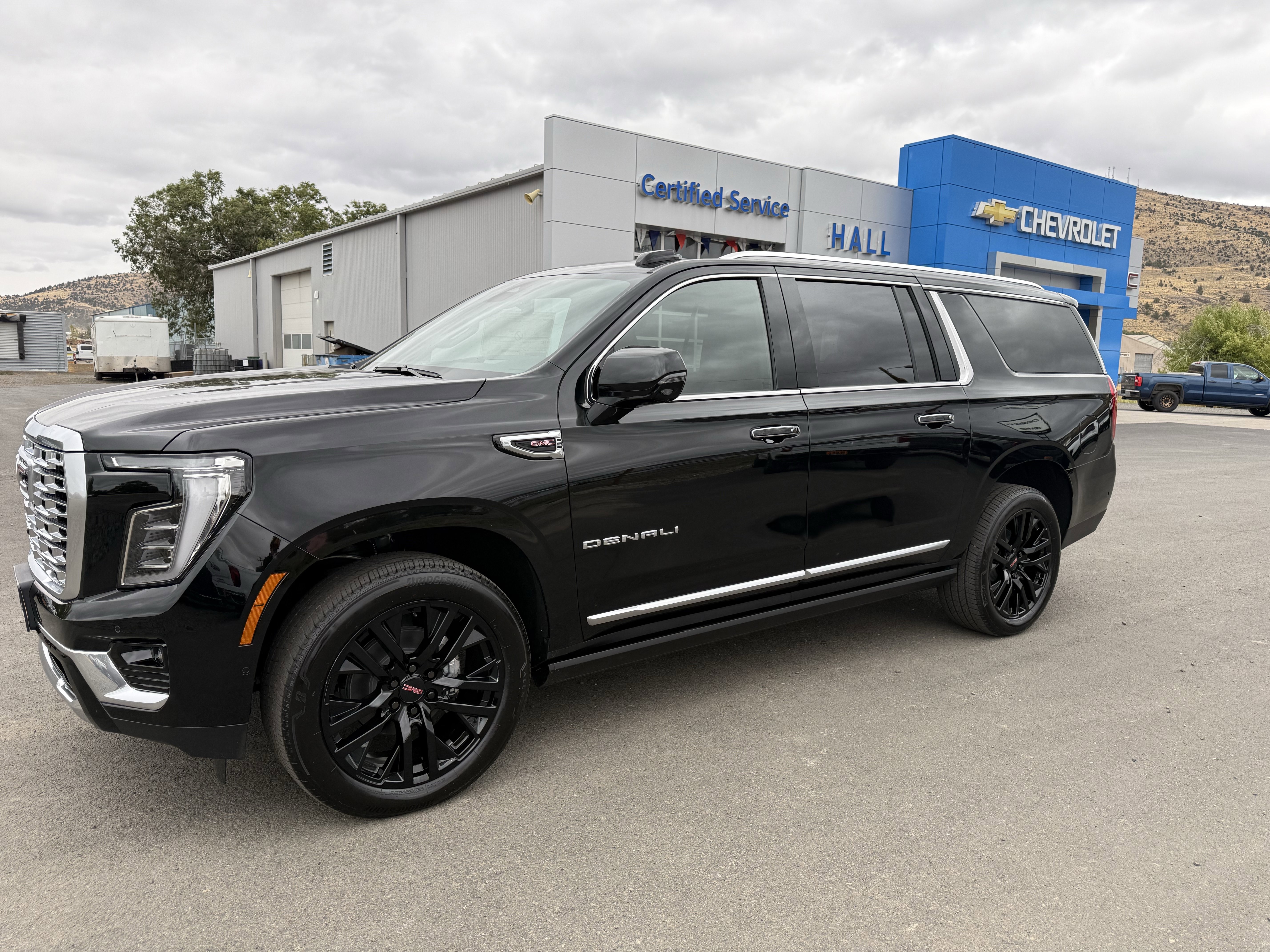 New 2025 GMC Yukon XL Denali w/ Sun & Power Step Package