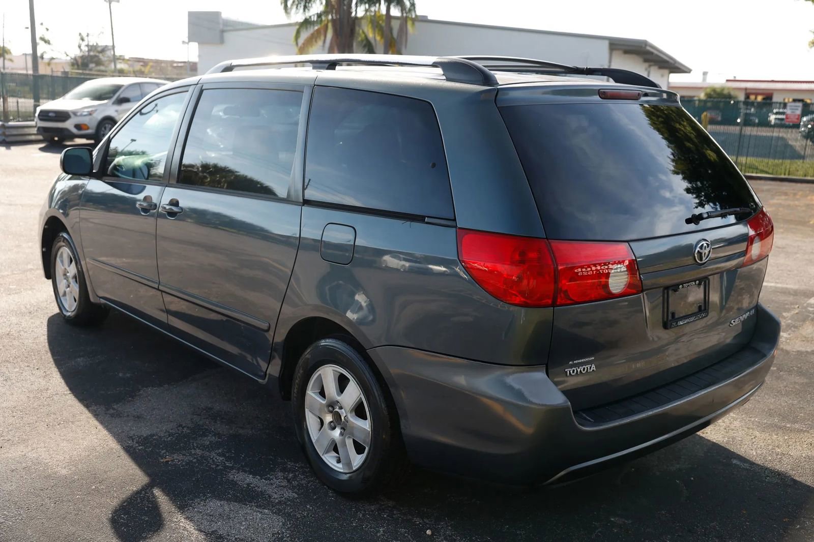 Used 2009 Toyota Sienna LE image 3