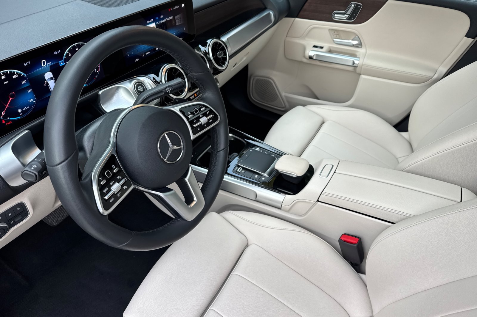 Used 2022 Mercedes-Benz GLB 250 4MATIC image 10