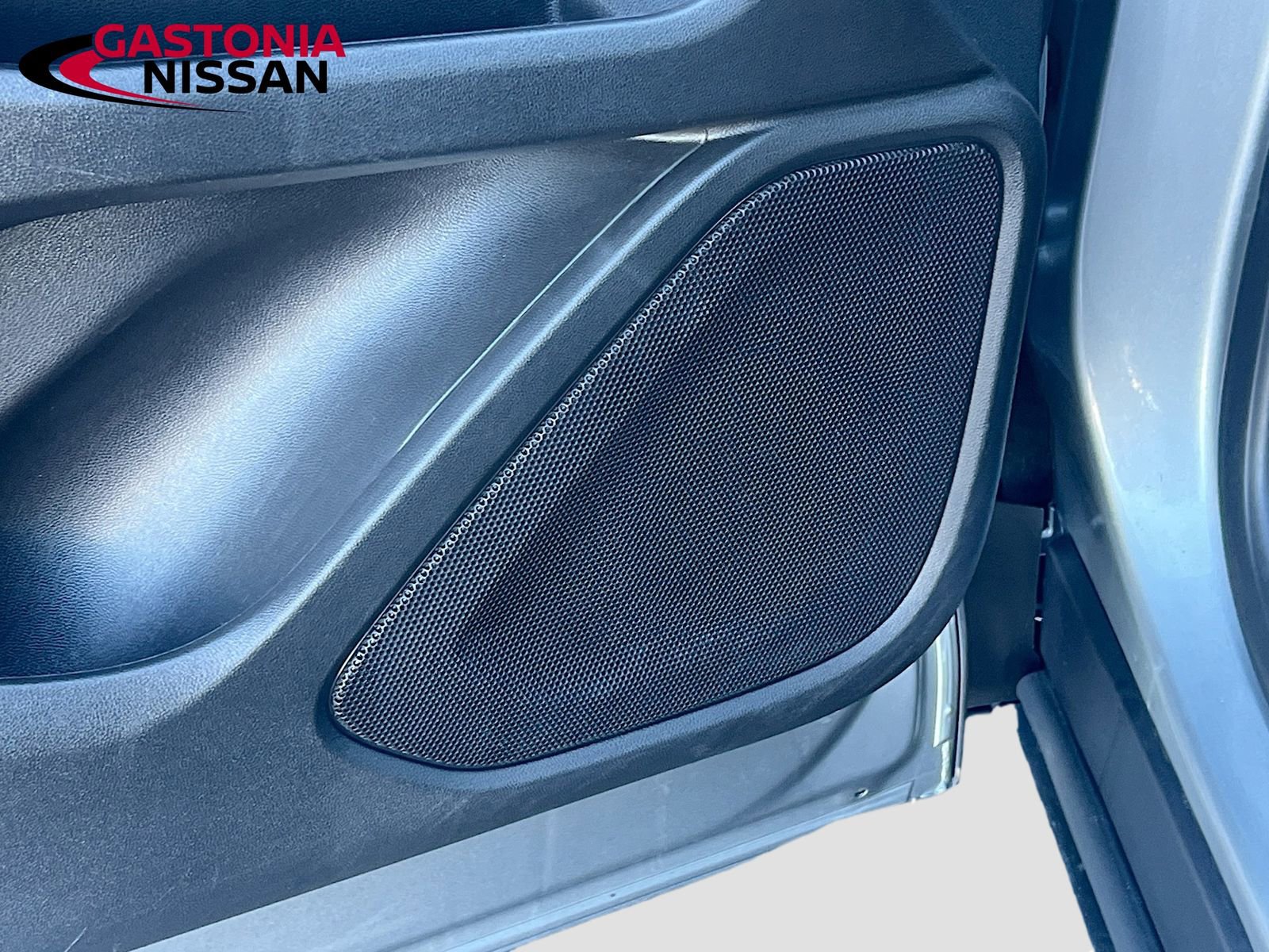 Used 2024 GMC Terrain SLT image 23