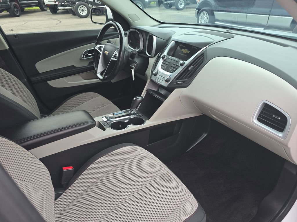 Used 2017 Chevrolet Equinox LT w/ Convenience Package FWD image 19