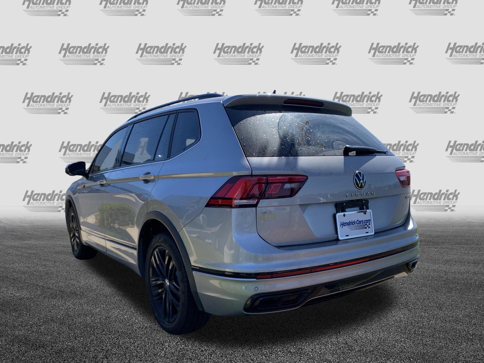 Used 2022 Volkswagen Tiguan SE R-Line image 8