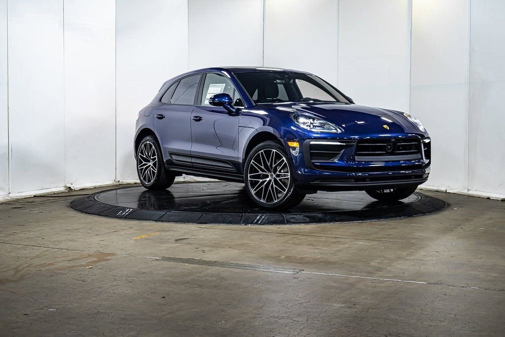 Certified 2025 Porsche Macan image 9