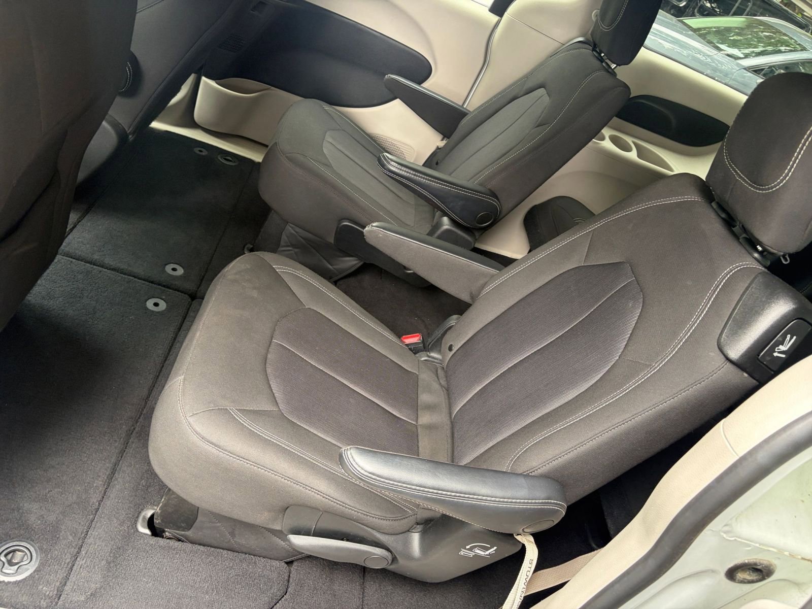 Used 2022 Chrysler Voyager LX FWD image 42