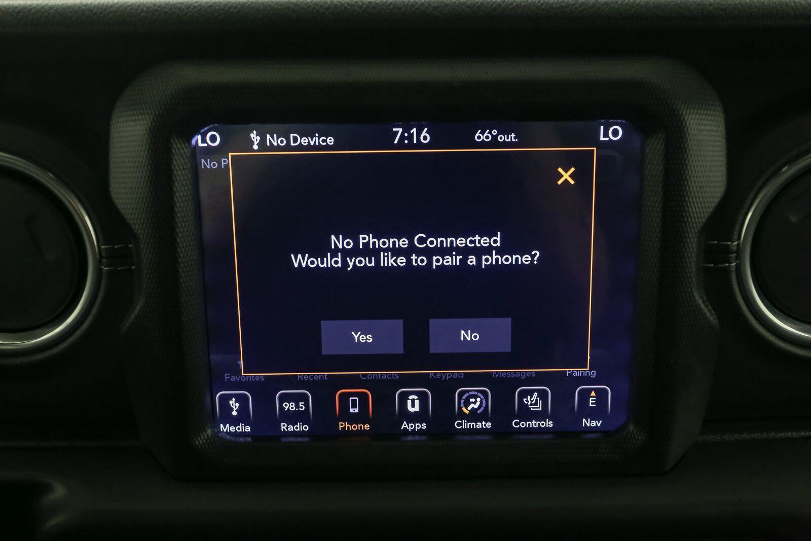 Used 2018 Jeep Wrangler Unlimited Sahara w/ Uconnect 4C Nav & Sound Group AWD/4WD image 24