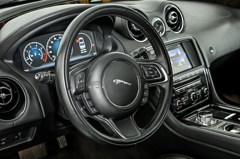 Used 2016 Jaguar XJ L Portfolio AWD/4WD image 21