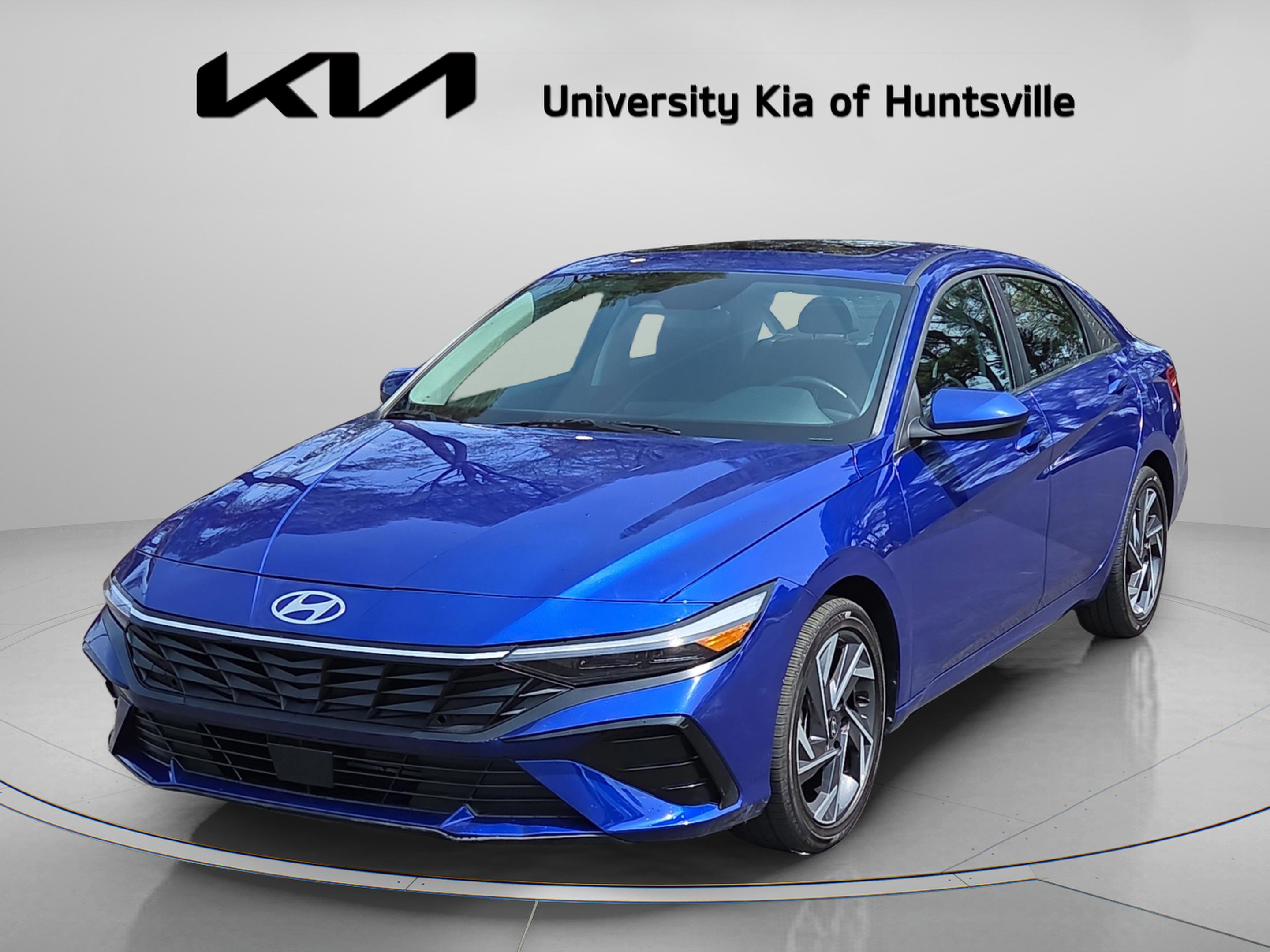 Used 2025 Hyundai Elantra SEL image 3