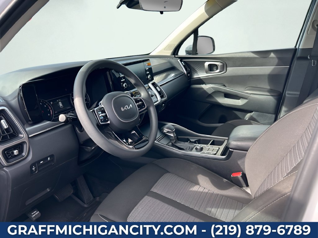 Used 2023 Kia Sorento LX FWD image 11