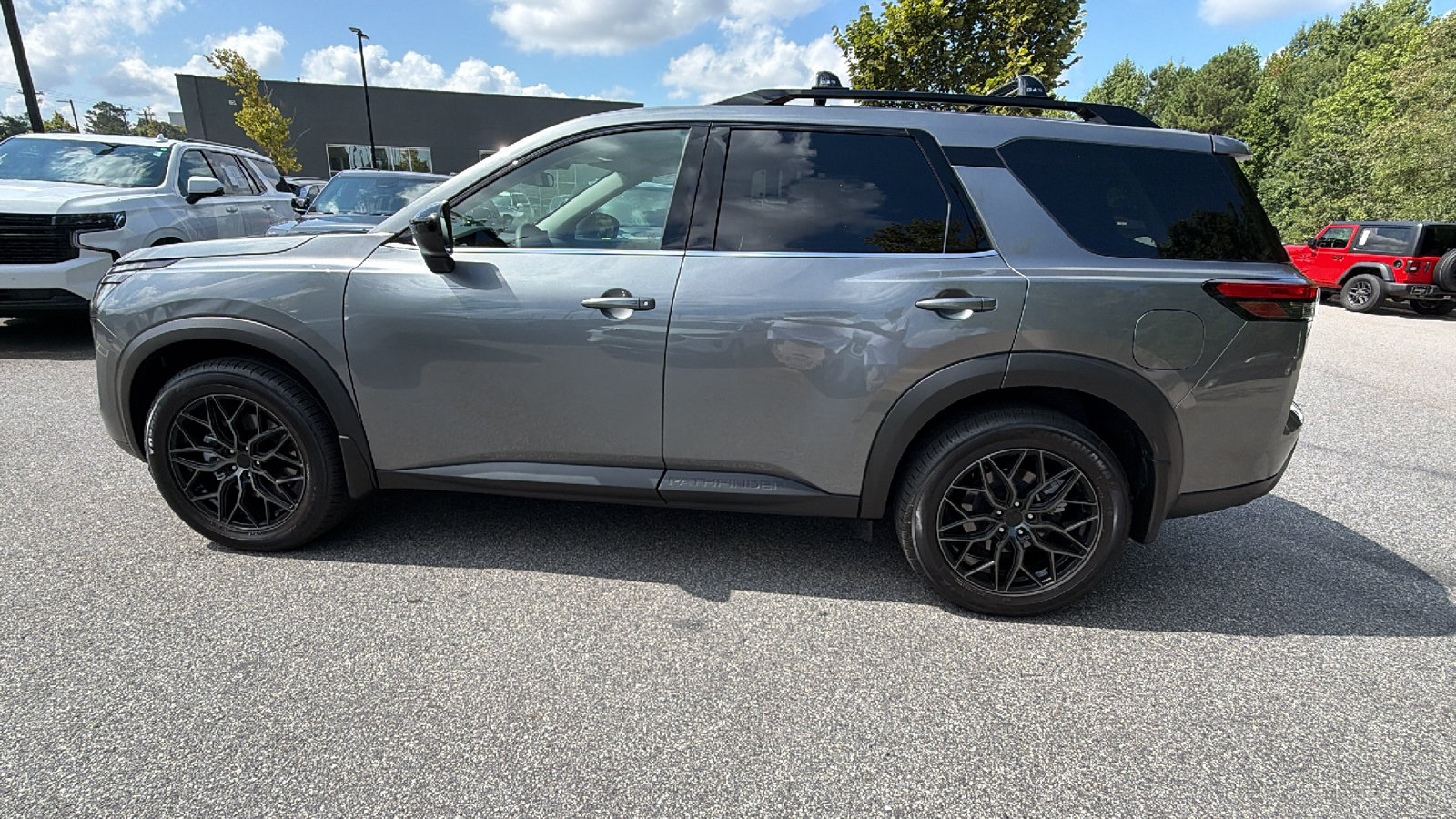 Used 2026 Nissan Pathfinder SV AWD/4WD image 11