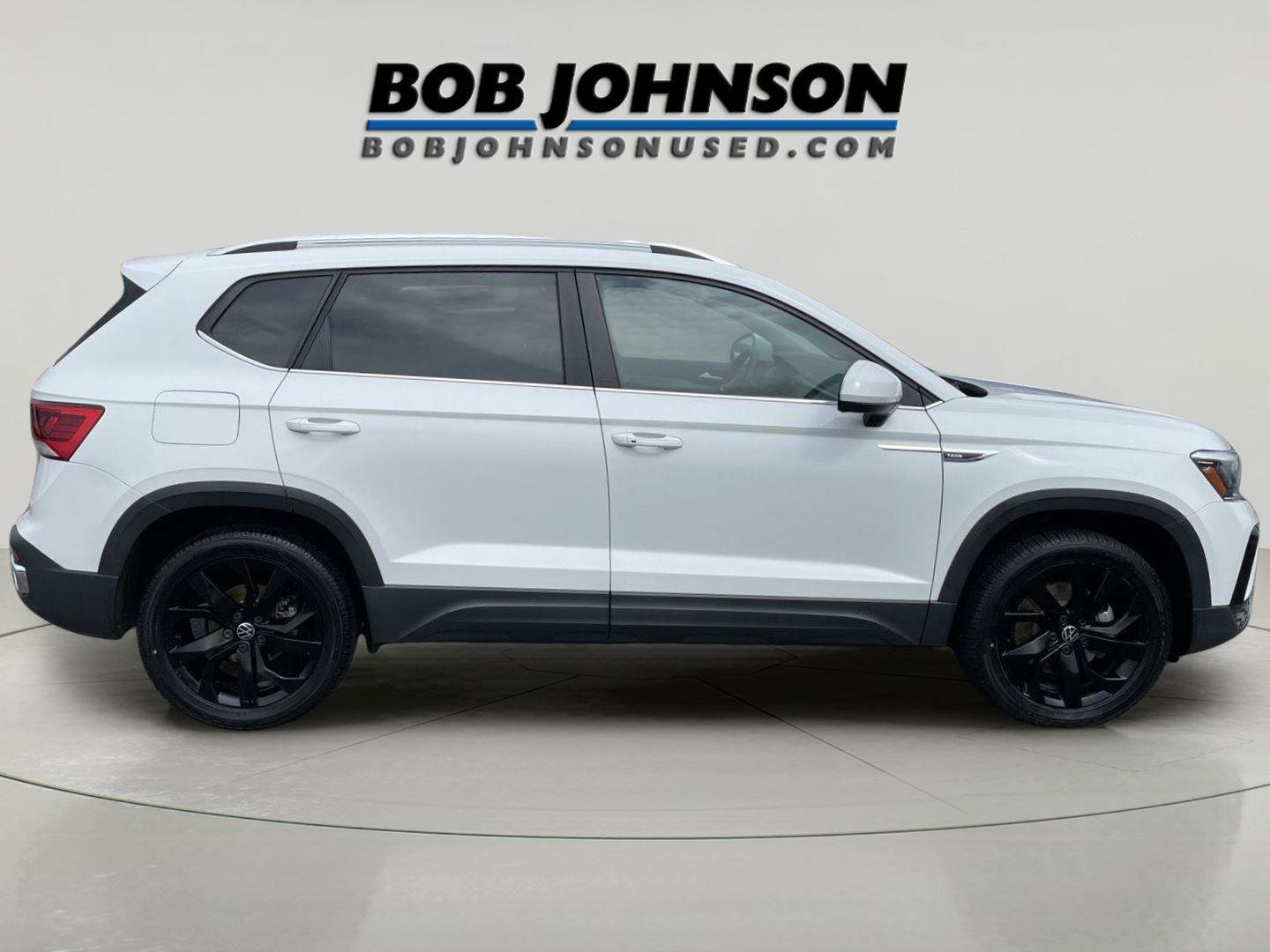 Used 2023 Volkswagen Taos SE w/ Panoramic Sunroof Package AWD/4WD image 2