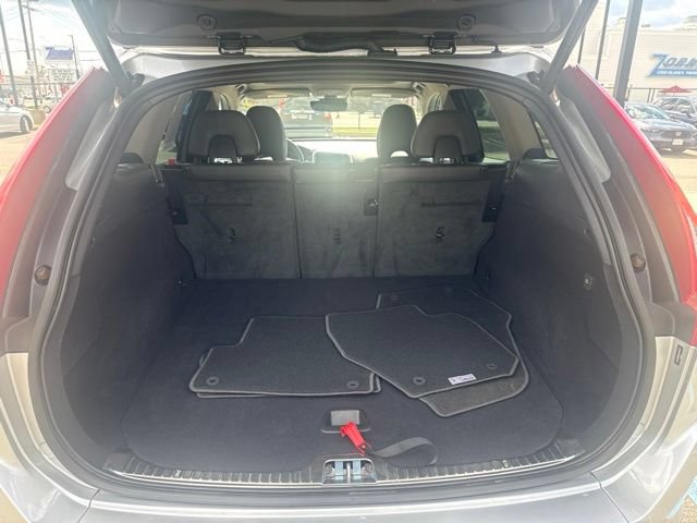Used 2017 Volvo XC60 T6 Dynamic w/ Preferred Option Package AWD/4WD image 12