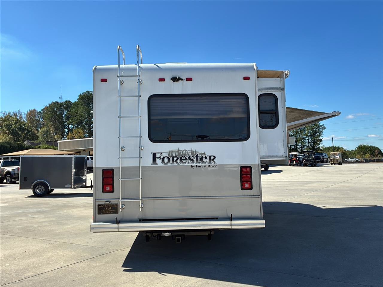 Used 2014 Ford E-450 and Econoline 450 Super Duty w/ Motorhome Prep Package RWD image 4