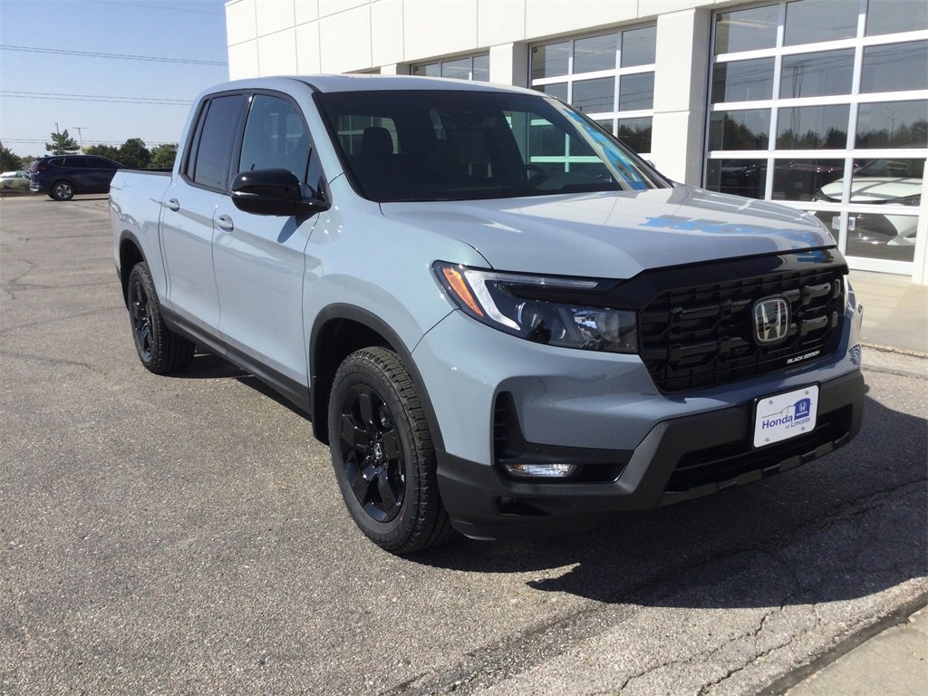 New 2026 Honda Ridgeline Black Edition image 3
