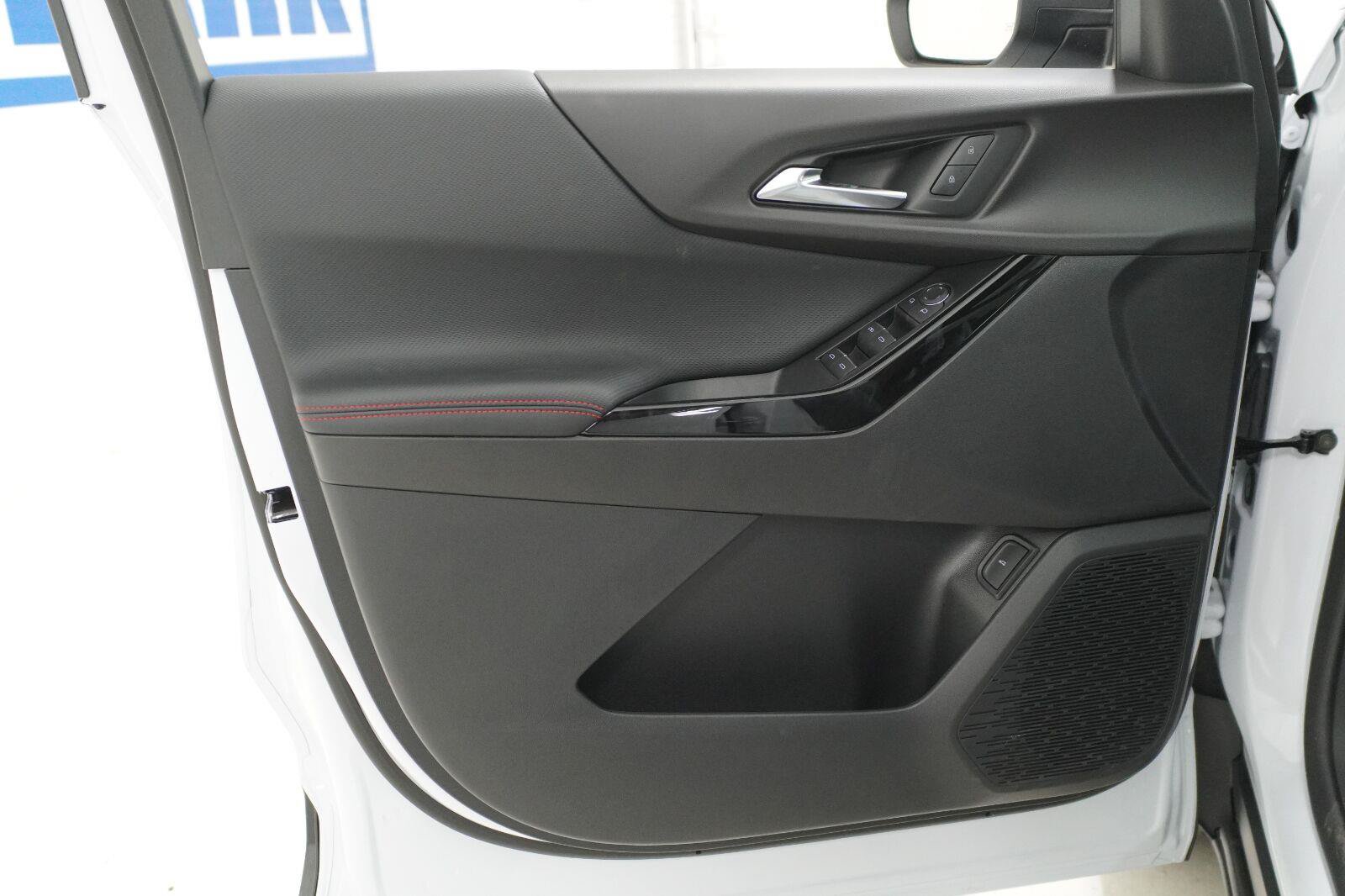 New 2027 Chevrolet Equinox RS FWD image 18
