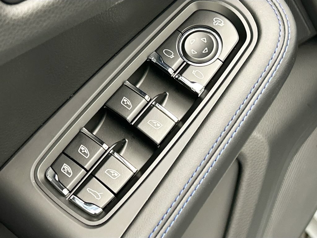 Used 2026 Porsche Macan AWD/4WD image 24