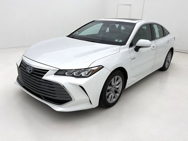 Used 2021 Toyota Avalon XLE w/ Moonroof Package image 4