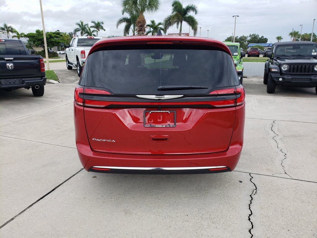 New 2026 Chrysler Pacifica Select image 5