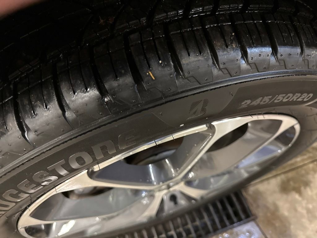 Used 2021 Chrysler Pacifica Limited w/ Uconnect Theater Family Group image 30