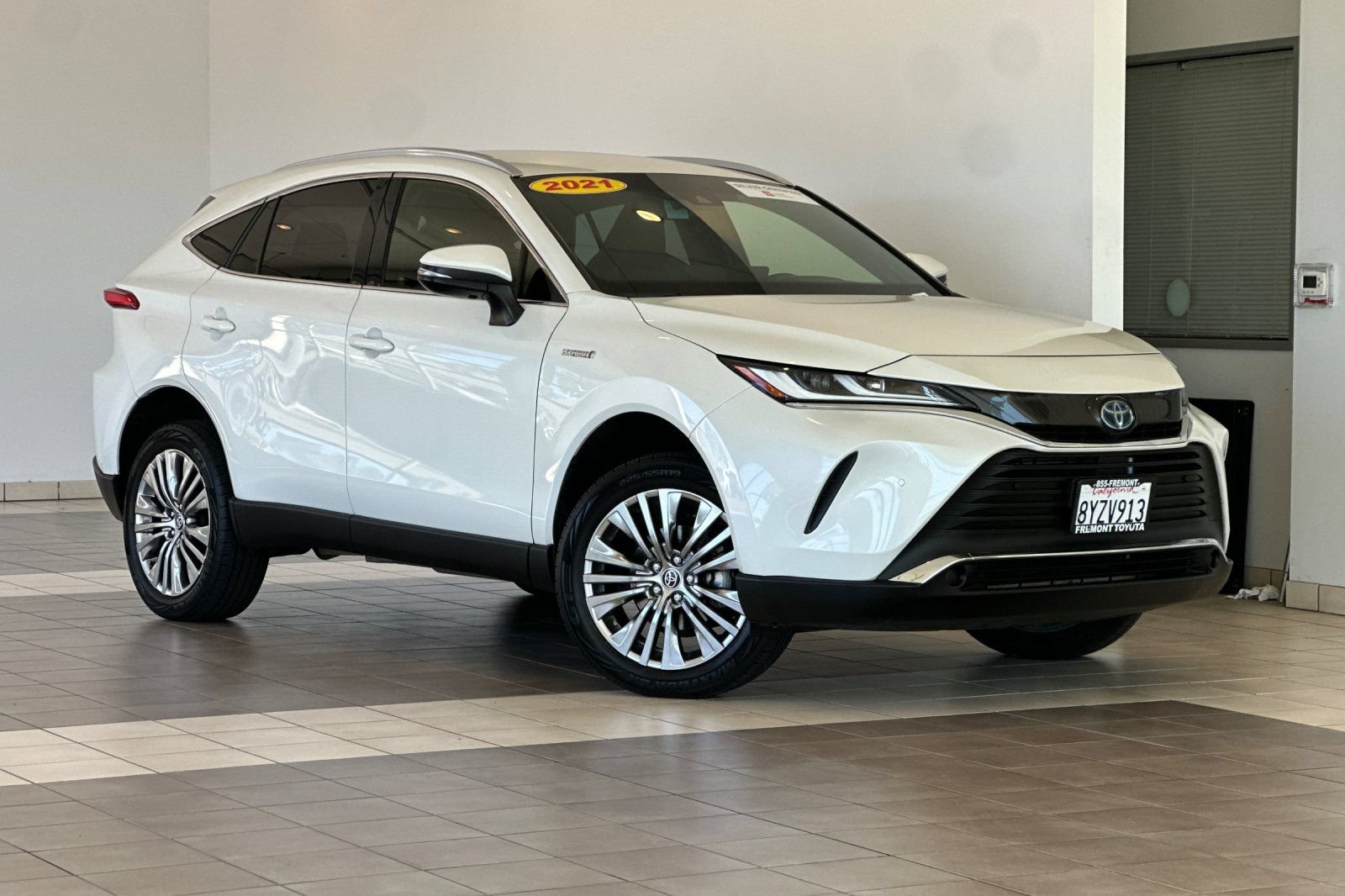 Certified 2021 Toyota Venza XLE AWD/4WD image 2