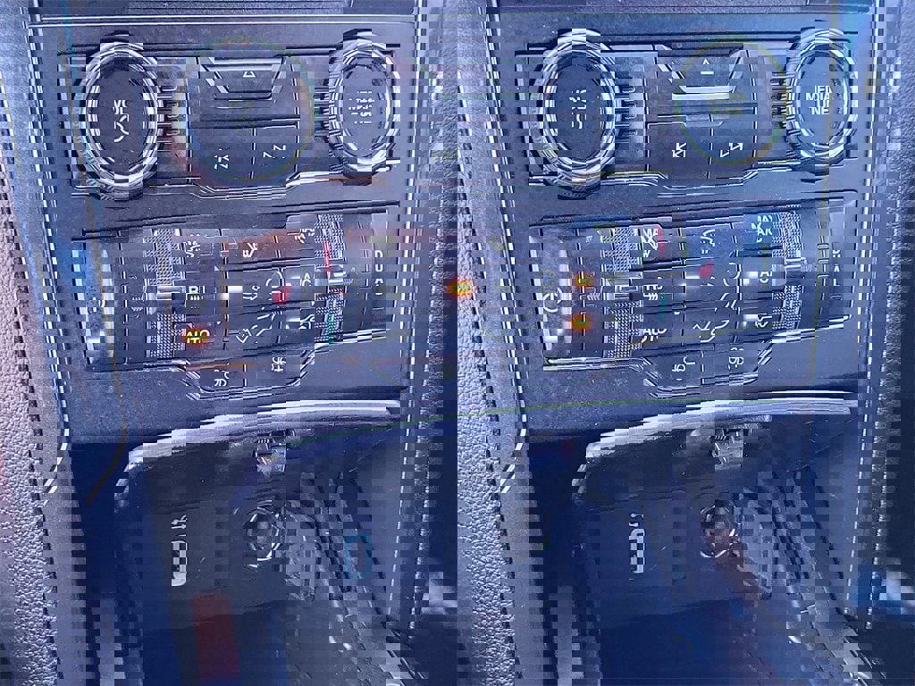 Used 2017 Ford Explorer XLT w/ Equipment Group 202A image 26