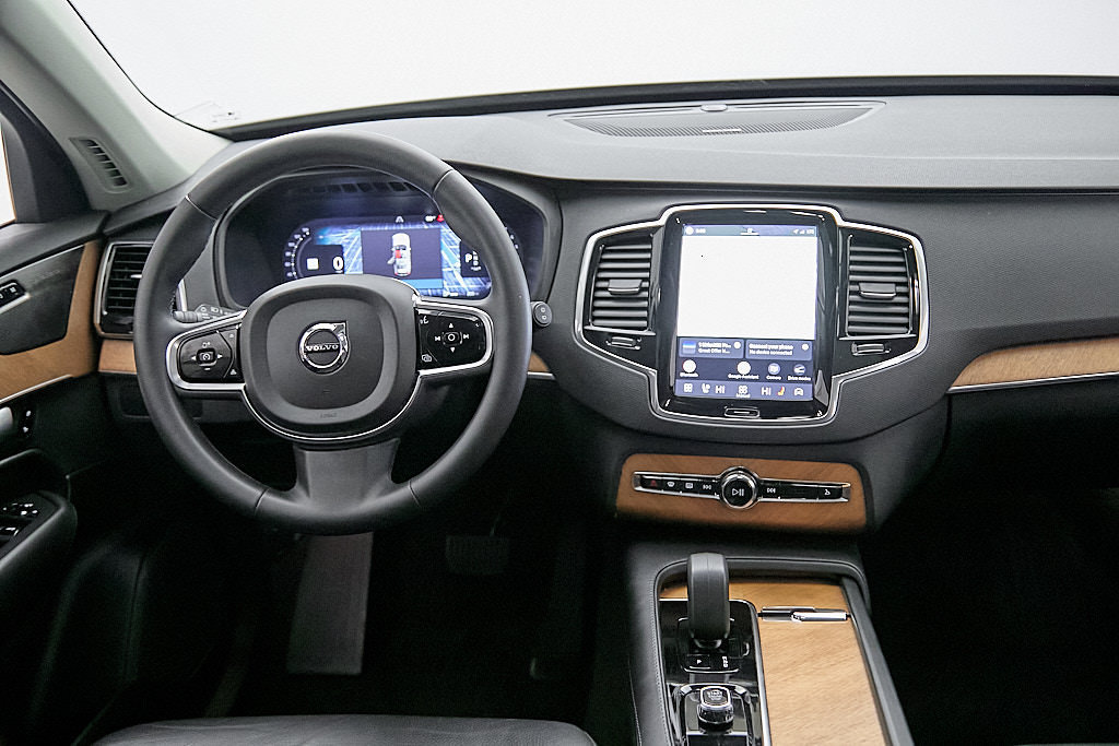 Certified 2024 Volvo XC90 B6 Plus w/ Protection Package Premier AWD/4WD image 28