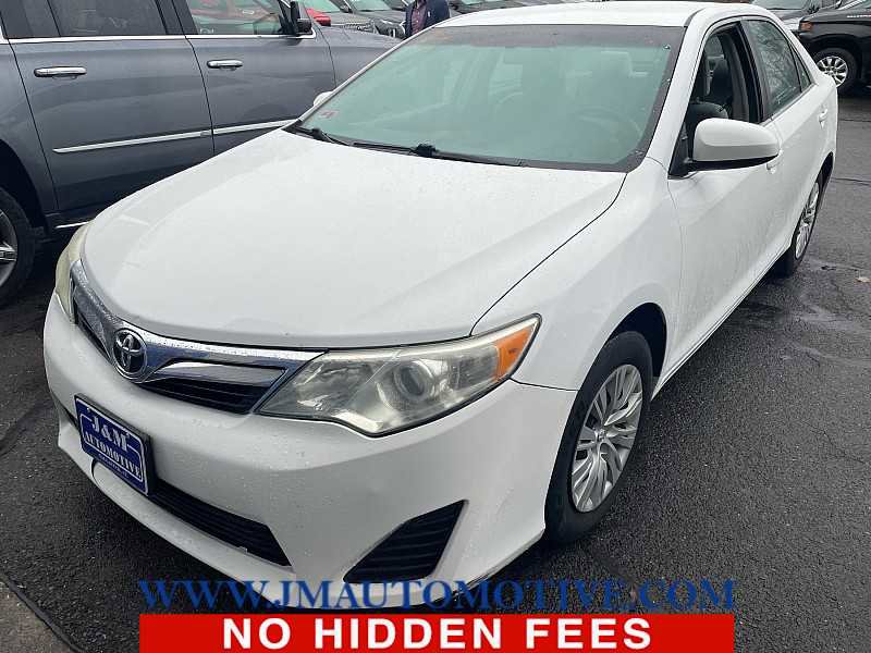 Used 2014 Toyota Camry LE image 1